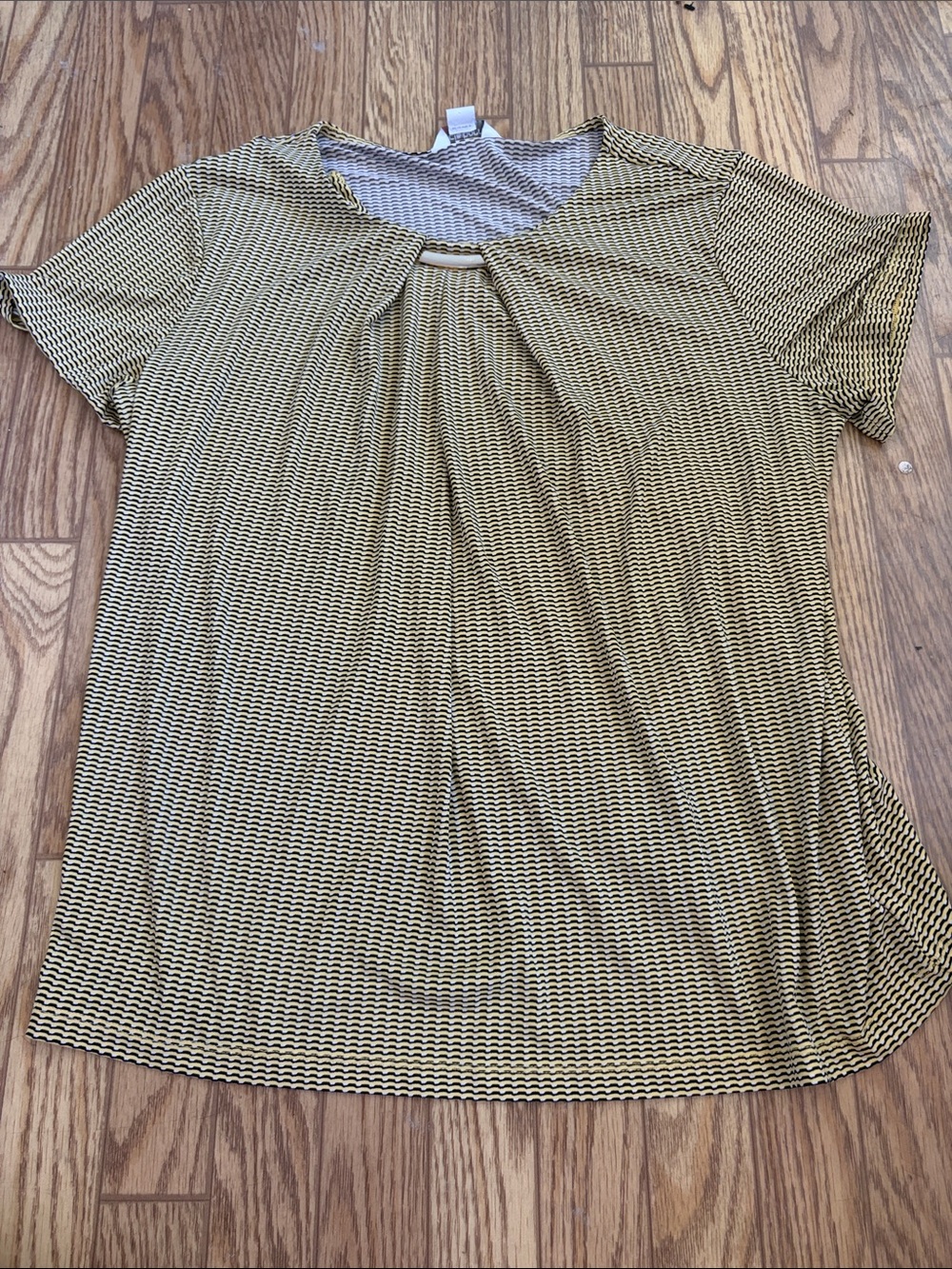Women’s Short-Sleeve Pleat Neck Top in Yellow and Black